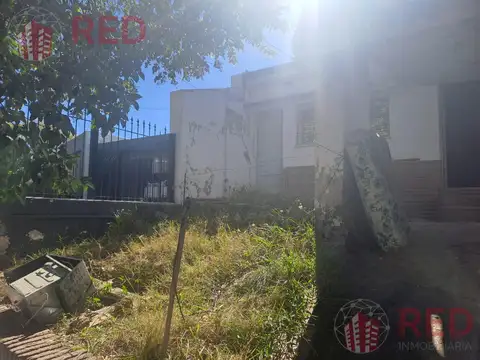Casa 9 ambientes con 2 baños