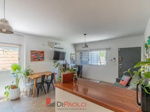 Venta PH 2 ambientes con patio y cochera en Caseros