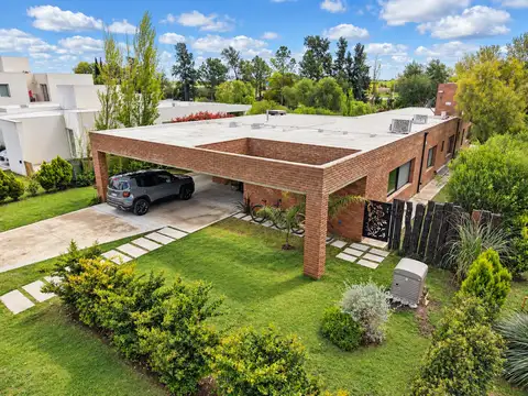 PUERTO ROLDAN - Cómoda y funcional casa 3 dormitorios en planta baja!