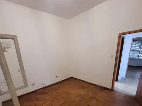 Casa en alquiler con terreno libre