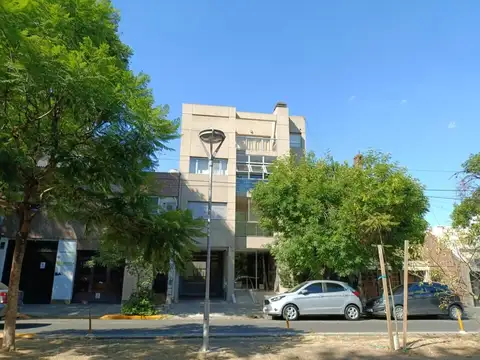 SEMIPISO DE 3 AMBIENTES CON BALCON TERRAZA COCHERA Y 2 BAÑOS
