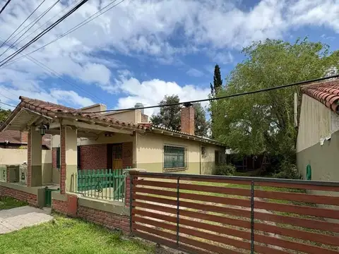 Casa en venta - 3 Dormitorios 1 Baño - Miramar