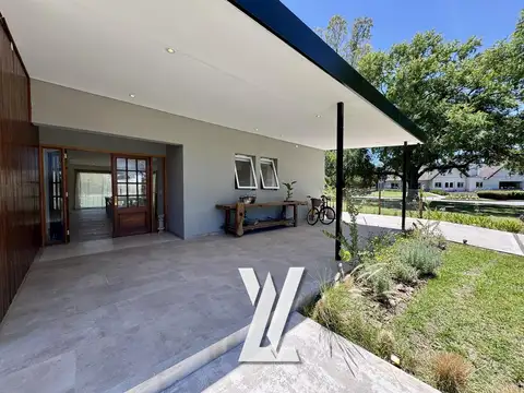 Casa 4 ambientes con 2 baños