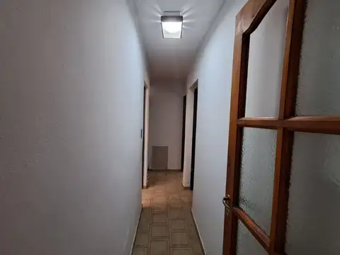 Casa 5 ambientes con 1 baño