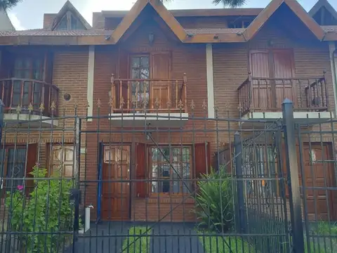 REGIO DUPLEX CUATRO AMBIENTES CON COCHERA - IDEAL VIVIENDA PERMANENTE