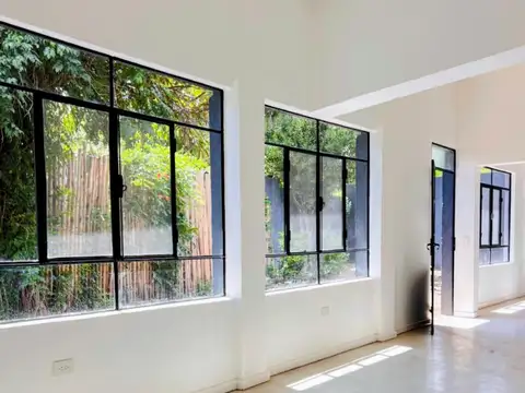 SE VENDE casa totalmente renovada, a estrenar !