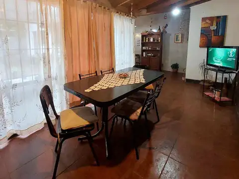 Casa 7 ambientes con 1 baño