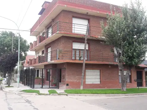 Amplio balcón corrido. Muy luminoso