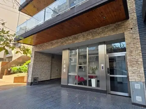 EXCELENTE PISO DE 4 AMBIENTES DE CATEGORÍA | APTO CRÉDITO | BAJAS EXPENSAS | LINIERS