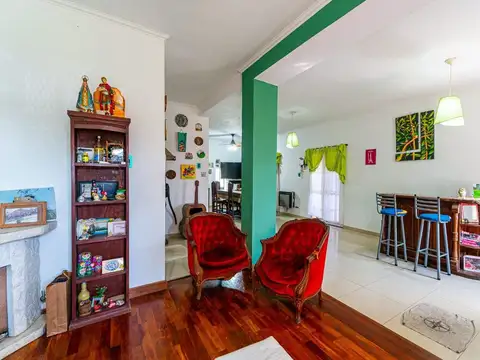 Casa 5 ambientes con 2 baños