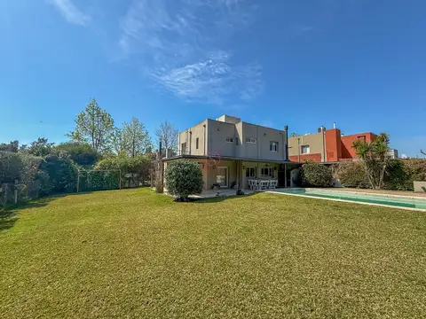 Casa 5 ambientes con 3 baños