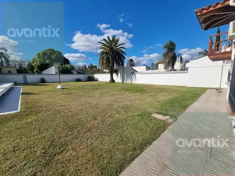 Casa en Venta con 2 cocheras