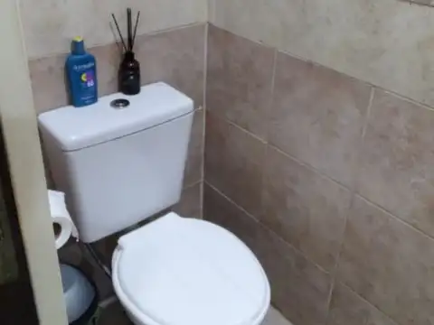 Casa 2 ambientes con 2 baños