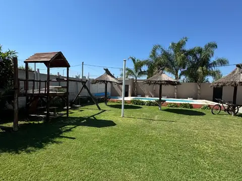 Amplia casa de dos plantas