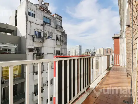 Semipiso de 4 ambientes con dependencia, balcón corrido y orientación norte – Apto crédito