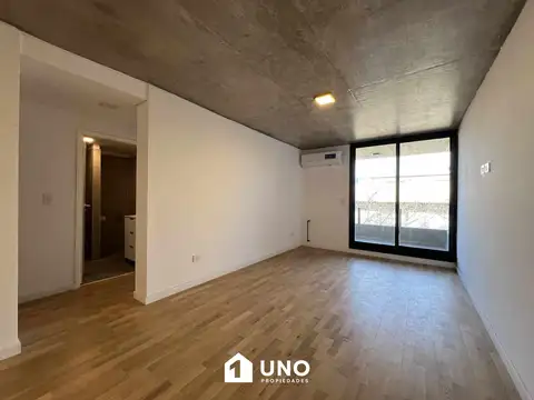 Ituzaingo y Buenos Aires - Amplio Dpto de 2 Dormitorios Externo. Cochera disponible.