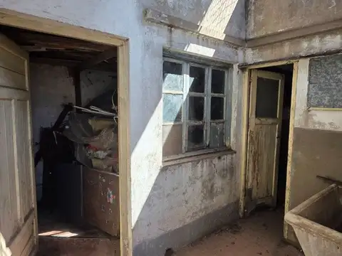 CASA A REFACCIONAR VENTA LLAVALLOL LOTE 10 X 20