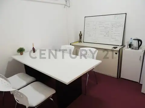 OFICINA EN LAVALLE Y MONTEVIDEO  - RECEPCION Y  DOS DESPACHOS