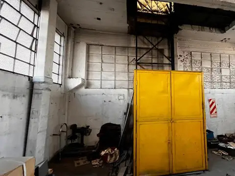 Depósito - Villa Santa Rita Venta 1770 MTS CUB en 3 plantas.