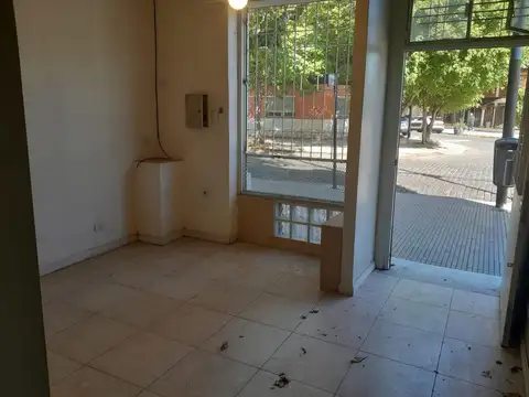Local en Alquiler Via Pública