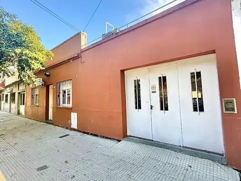 Casa con Patio y Terraza