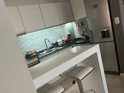 DPTO. 2 AMB AL FRENTE CON COCHERA -  IMPECABLE!!! 