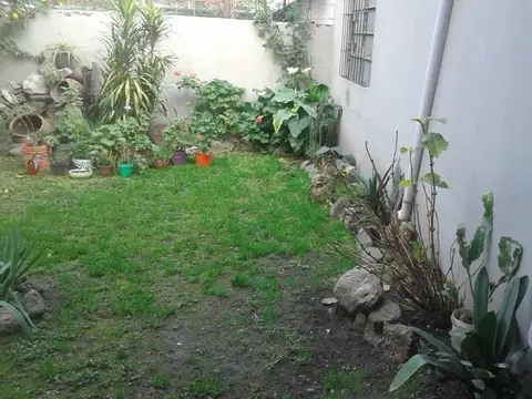 Casa en Alquiler con 2 cocheras