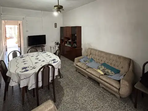 Casa 4 ambientes con 1 baño