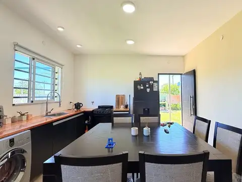 CASA EN VENTA EN ARANA