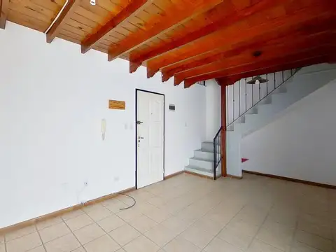 Depto Tipo Casa en Venta 80 años