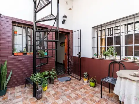 Depto Tipo Casa 6 ambientes con 2 baños
