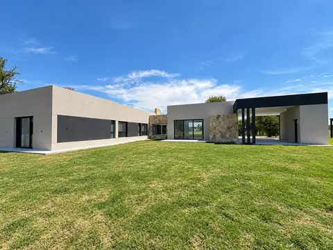 CASA EN VENTA EN LA ELINA LUJÁN 4 AMBIENTES | A ESTRENAR