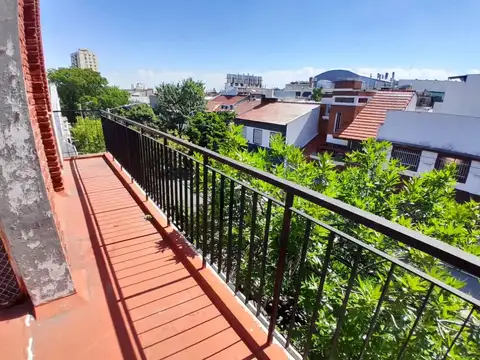 Casa 5 ambientes c/ cochera -Zona Boedo-