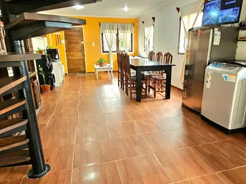 Casa en Venta con 2 cocheras