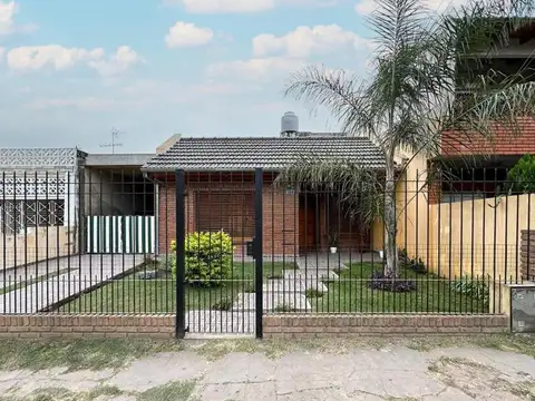 CASA 3 AMBIENTES - PARQUE SAN MARTIN