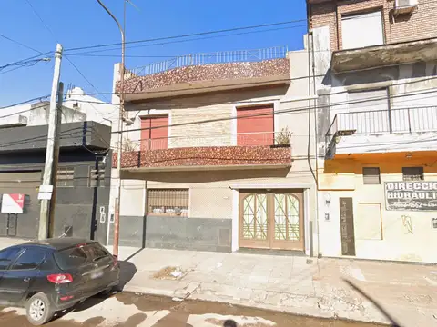 Casa en Venta sobre Lote Propio – Ramos Mejía – Excelente Ubicación sobre Av. Díaz Vélez