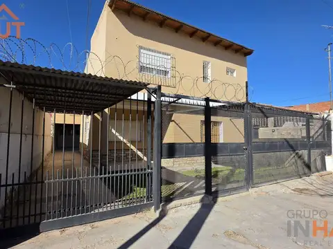 Casa 7 ambientes con 2 baños