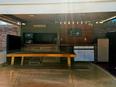 LOTE CON HERMOSO QUINCHO B° AMPROS VI, MAIPU, MDZ.