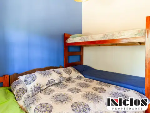 Casa en amplio lote frente a la plaza, luminosa y lista para habitar - C1048