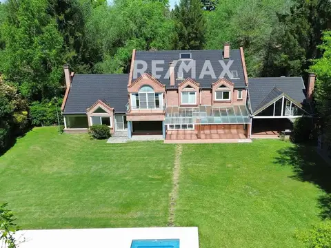 Av. Los Jazmines y Campanillas S/N 100