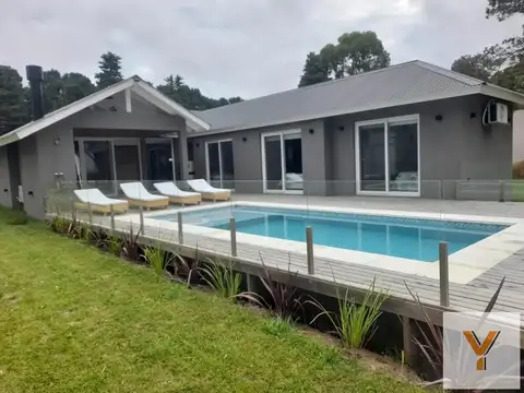 Casa en Venta - 3 Dormitorios 2 Baños - 1100mts - Costa Esmeralda