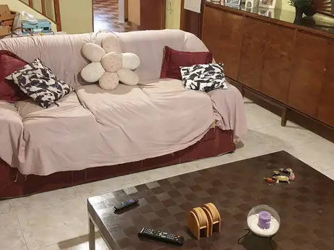 Casa en venta + Cochera doble + Patio y jardín