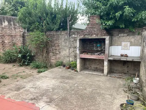 Casa 4 ambientes con 1 baño