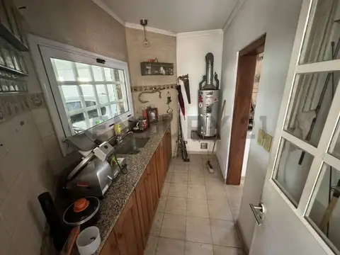 Casa 5 ambientes con 2 baños