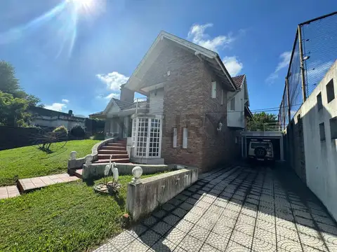 CASA EN VILLA ELISA CON CANCHA DE PADDEL