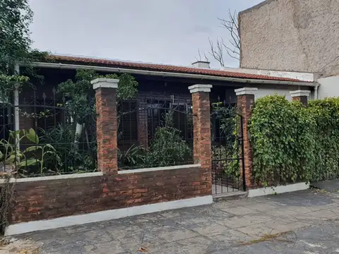 CASA EN VENTA LA PLATA 2 DORMITORIOS
