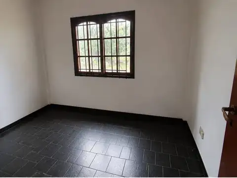 Casa 5 ambientes con 1 baño
