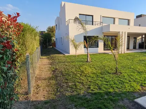 Av. Arturo Illia 1515, S2132 Funes, Santa Fe 1500