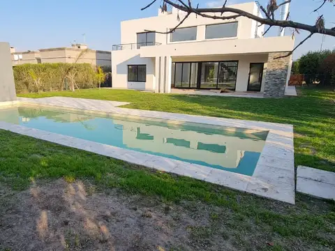 Casa en Alquiler de 4 dormitorios