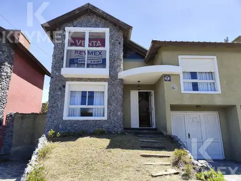 Casa en  Avenida costanera en Mar de Ajó